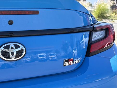Used 2022 Toyota GR86 Premium RWD image 9
