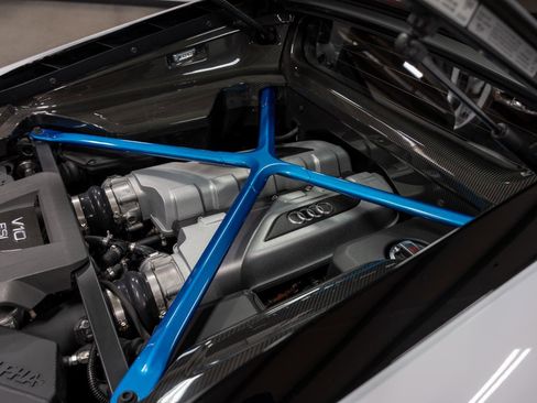 Used 2017 Audi R8 V10 plus w/ Full Leather Package image 72