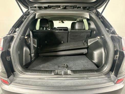 Used 2019 Jeep Cherokee Latitude Plus AWD/4WD image 28