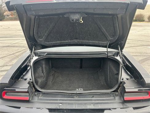 Used 2022 Dodge Challenger SXT image 19