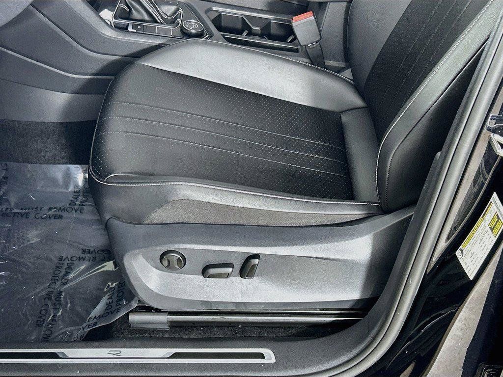 Certified 2024 Volkswagen Tiguan SE R-Line AWD/4WD image 18