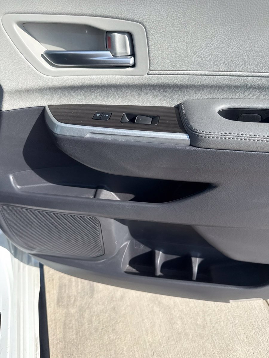 Used 2023 Toyota Sienna Limited FWD image 27
