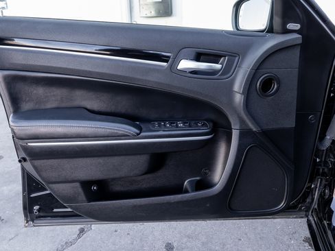 Used 2021 Chrysler 300 S image 9