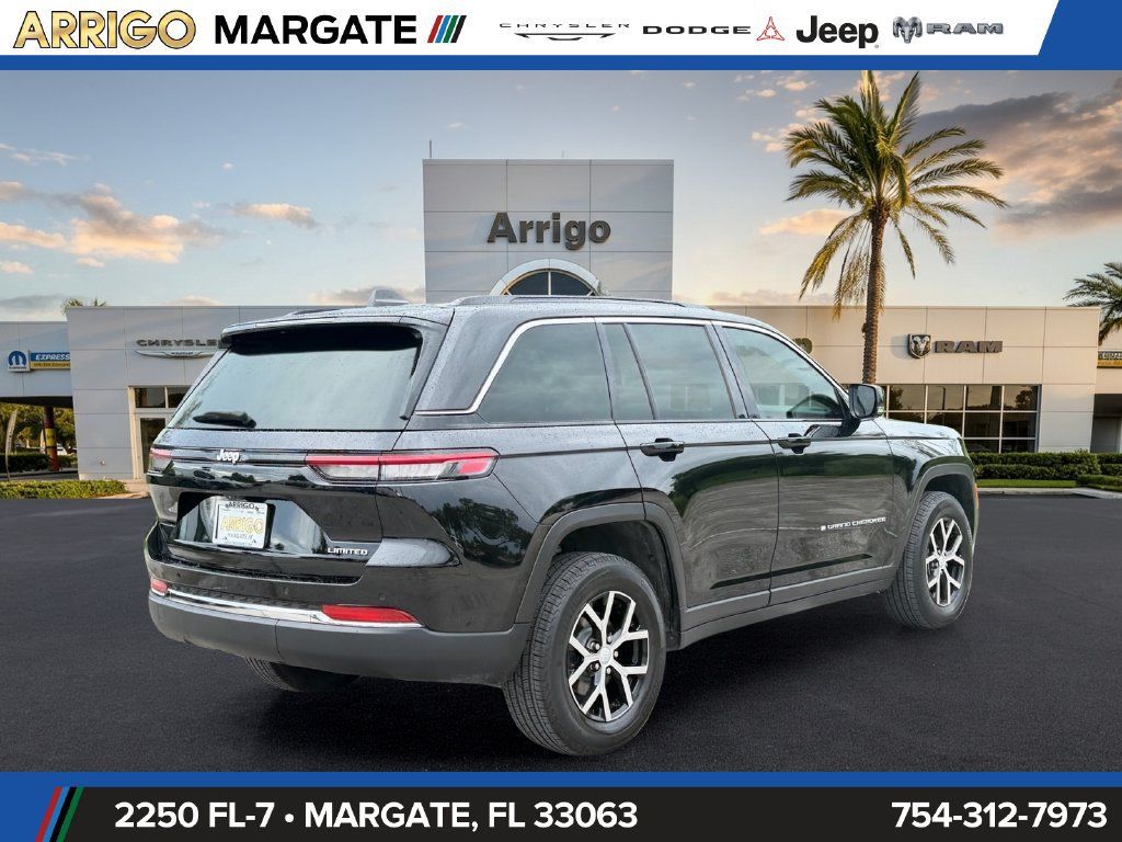 Used 2025 Jeep Grand Cherokee Limited RWD image 7