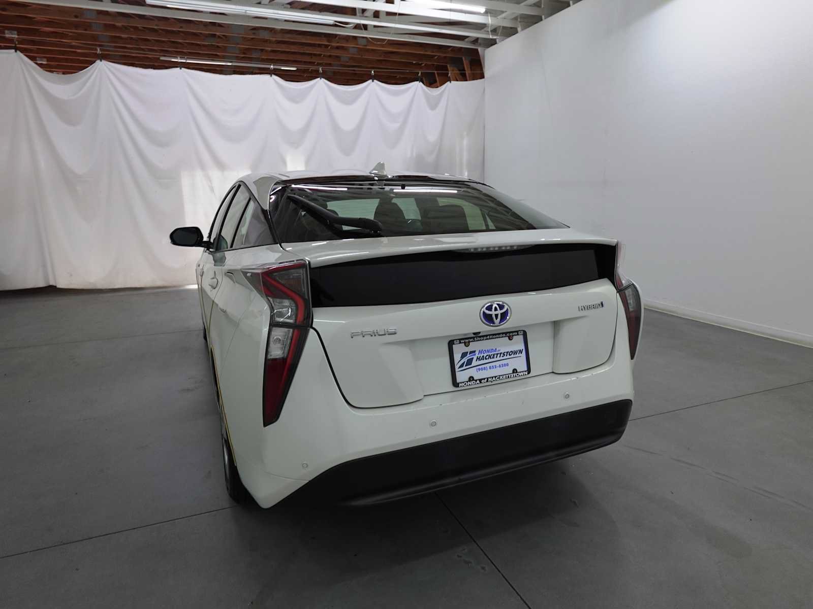 Used 2017 Toyota Prius Four FWD image 7