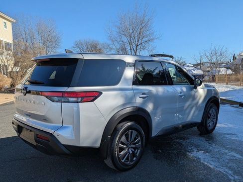 Used 2024 Nissan Pathfinder S image 6