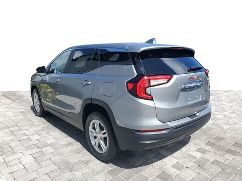 Used 2024 GMC Terrain SLE image 3