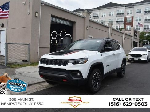 Used 2025 Jeep Compass Trailhawk AWD/4WD image 3