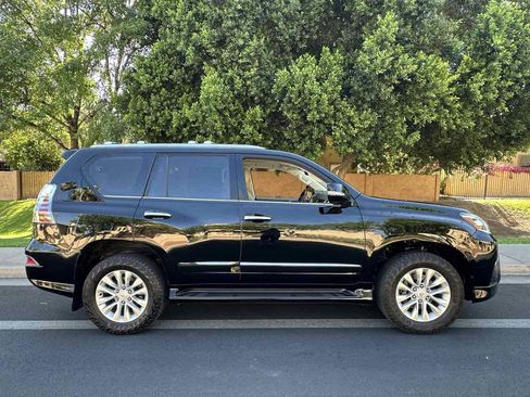 Used 2016 Lexus GX 460 w/ Premium Package AWD/4WD image 9