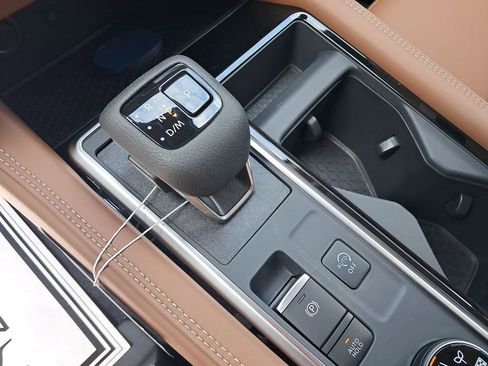 New 2026 Nissan Pathfinder Platinum w/ Lighting Package AWD/4WD image 25