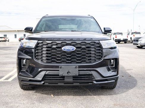 Used 2025 Ford Explorer ST-Line image 8