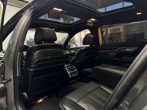 Used 2017 BMW 750i RWD image 37