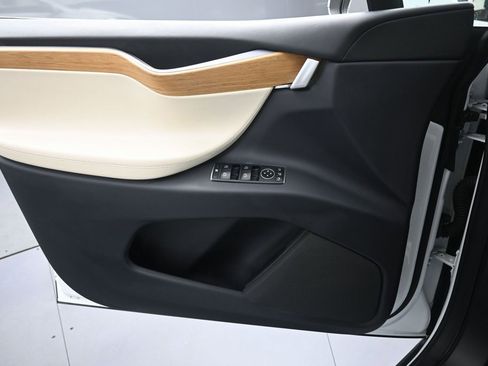 Used 2019 Tesla Model X 100D image 22