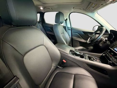 Used 2017 Jaguar F-PACE Premium image 27