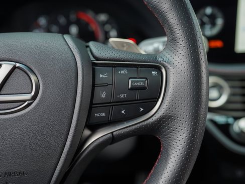 Used 2023 Lexus LS 500 F Sport image 29