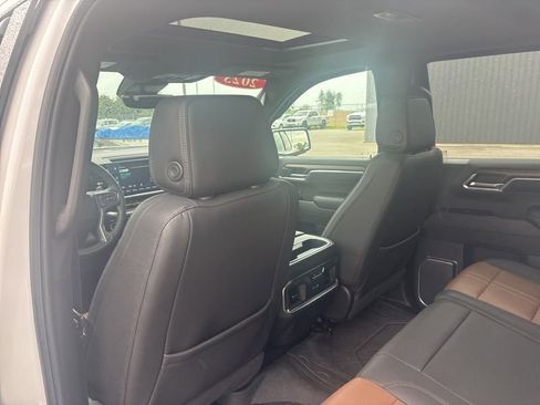 Used 2023 Chevrolet Silverado 1500 High Country w/ Technology Package AWD/4WD image 12
