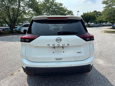 Used 2024 Nissan Rogue S AWD/4WD image 7
