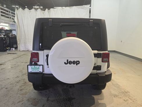 Used 2014 Jeep Wrangler Unlimited Sahara image 5