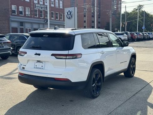 Used 2023 Jeep Grand Cherokee L Laredo image 5