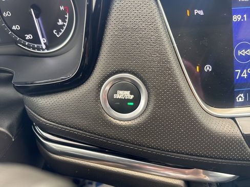 Used 2025 Cadillac XT6 Luxury image 32