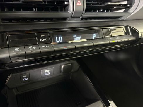 Used 2024 Toyota Prius LE image 32