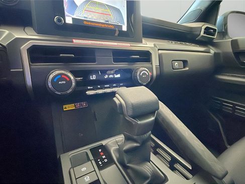 Used 2024 Toyota Tacoma SR5 AWD/4WD image 17