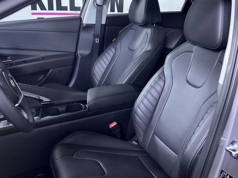 Used 2025 Hyundai Elantra Limited image 13