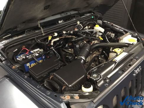 Used 2007 Jeep Wrangler Unlimited Sahara w/ Dual Top Group image 38