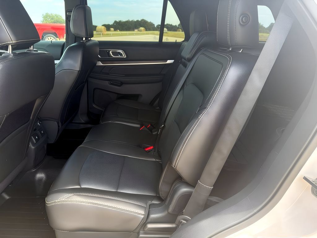 Used 2018 Ford Explorer Limited w/ Equipment Group 301A FWD image 11