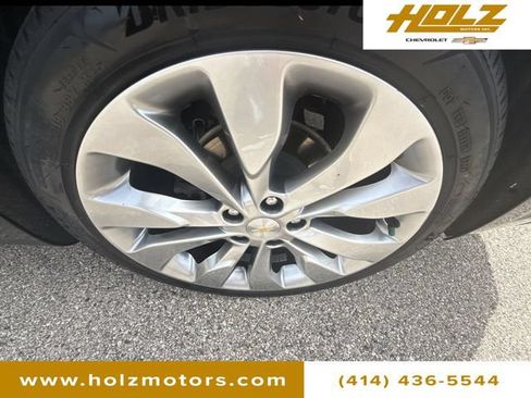 Certified 2018 Chevrolet Malibu Premier w/ Premier Sun and Wheel Package FWD image 35
