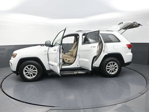 Used 2019 Jeep Grand Cherokee Laredo AWD/4WD image 32