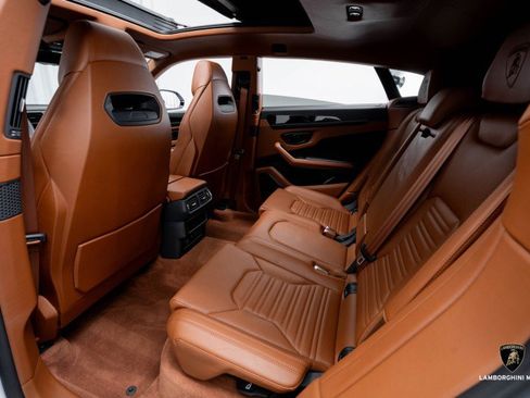 Used 2025 Lamborghini Urus SE image 49