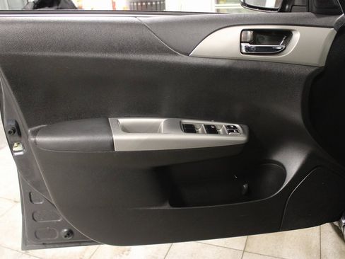 Used 2010 Subaru Impreza 2.5i Premium image 7