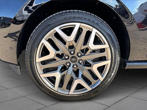 Certified 2025 Ford Expedition Platinum w/ Platinum Ultimate Package image 12