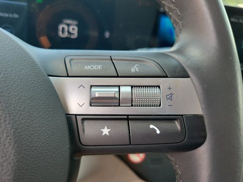 Used 2025 Hyundai Kona SEL FWD image 18