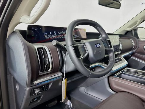 New 2026 Ford Expedition Max Platinum w/ Platinum Ultimate Package AWD/4WD image 9