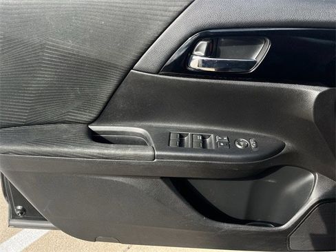 Used 2017 Honda Accord LX image 25