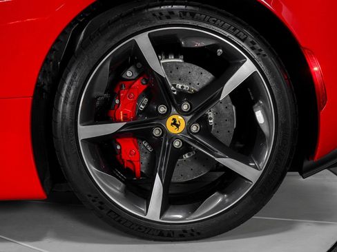 Used 2022 Ferrari SF90 Spider image 23