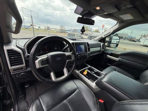 Used 2020 Ford F350 Lariat w/ Lariat Ultimate Package AWD/4WD image 9