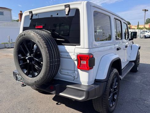 Used 2025 Jeep Wrangler Unlimited Sahara AWD/4WD image 8