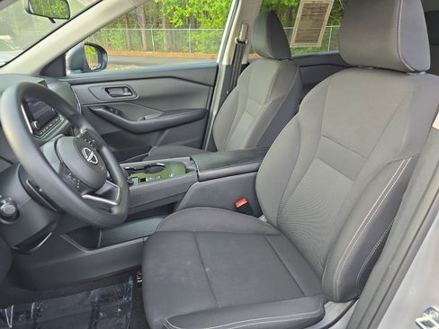 Used 2024 Nissan Rogue S image 17