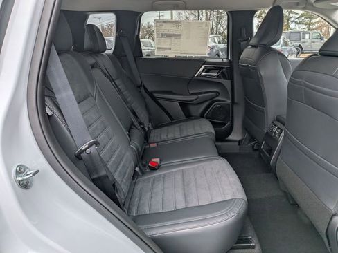 New 2026 Mitsubishi Outlander SE image 30