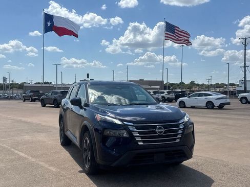 Certified 2025 Nissan Rogue SV AWD/4WD image 3