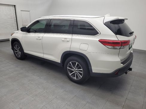 Used 2019 Toyota Highlander XLE FWD image 3