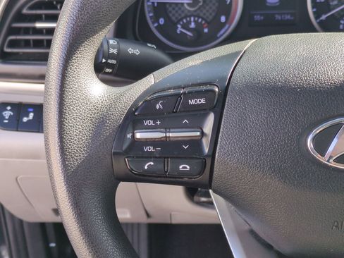 Used 2020 Hyundai Elantra SEL image 19