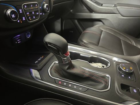 Used 2023 Chevrolet Traverse RS image 25