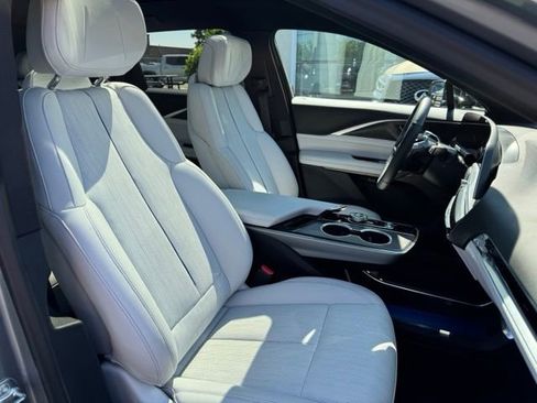 Used 2025 Cadillac Lyriq Sport AWD/4WD image 22