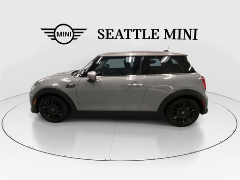 Used 2023 MINI Cooper 2-Door Hardtop image 6