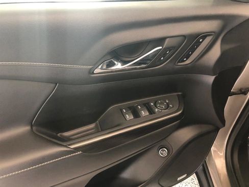 Used 2023 GMC Acadia SLT w/ Technology Package image 6