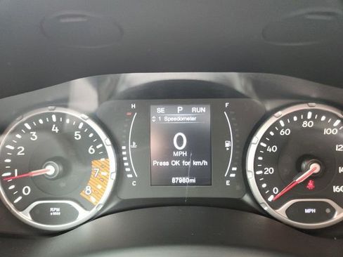 Used 2020 Jeep Renegade Latitude w/ Popular Equipment Group FWD image 31